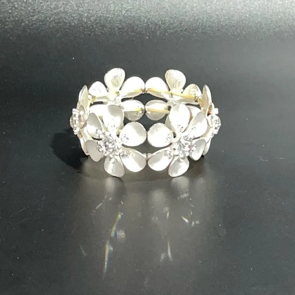 Beautiful Flower & Rhinestone Stretch Bracelet